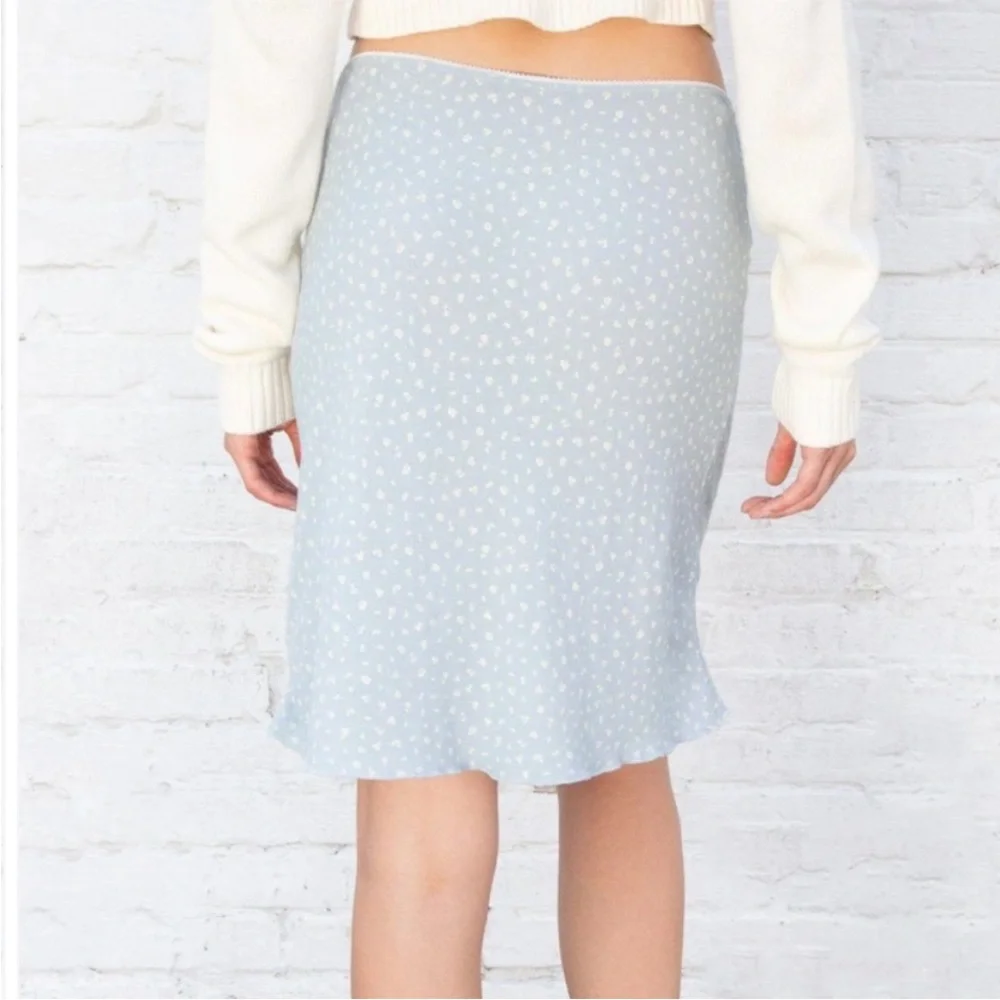 Brandy Melville Sephira Floral Skirt - Picture 3 of 5